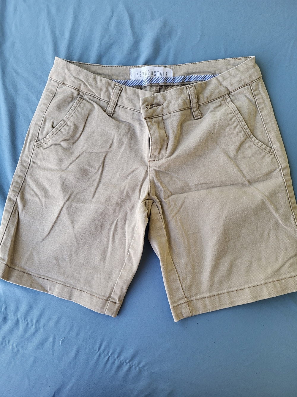 Aeropostale Y2K Style Khaki Tan Twill Bermuda Shorts Chino Mid Rise Size 2